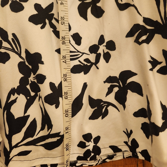 Black & White Floral Circle Skirt w/Pockets Size L/XL - Picture 8 of 16